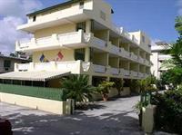 Meridian Inn Oistins Екстер'єр фото