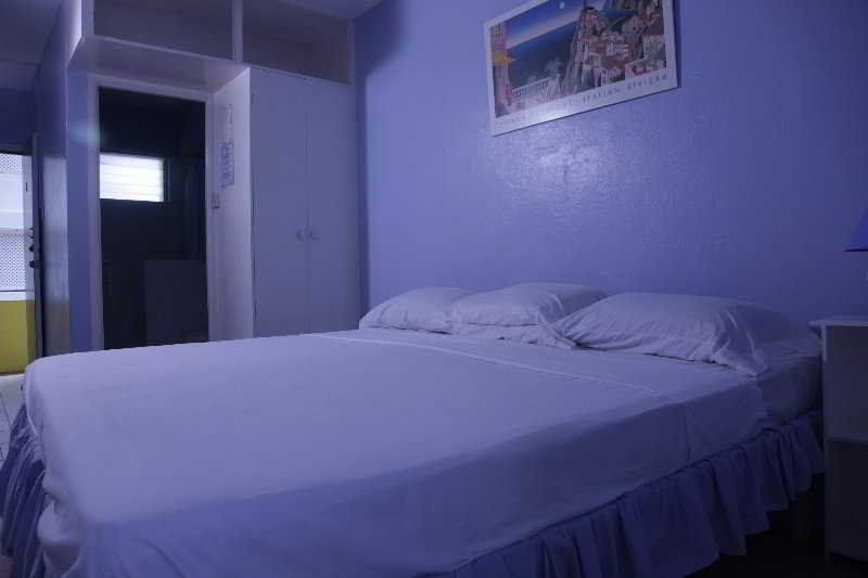 Meridian Inn Oistins Екстер'єр фото